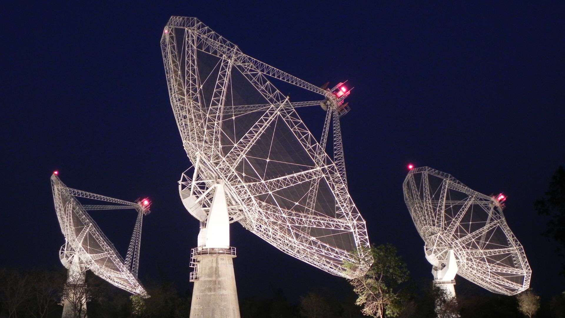 Astronomers use the upgraded GMRT to identify causes of glitches in Pulsar timing data
