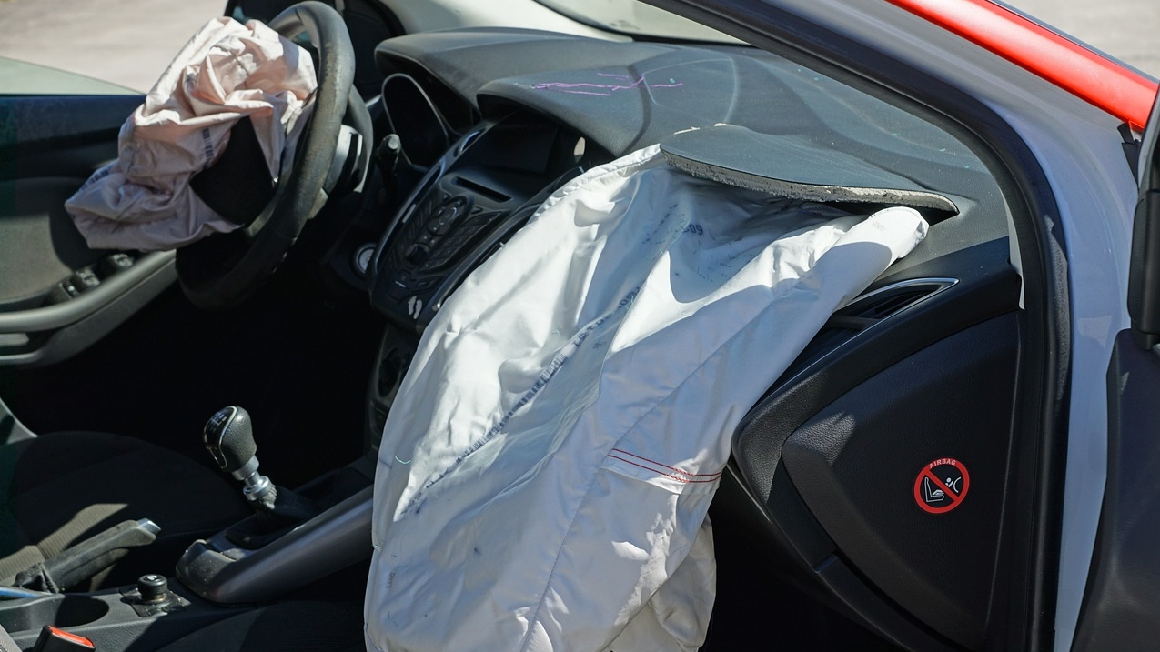 Towards passenger safety: A nanotech-based sensor to aid crash detection
