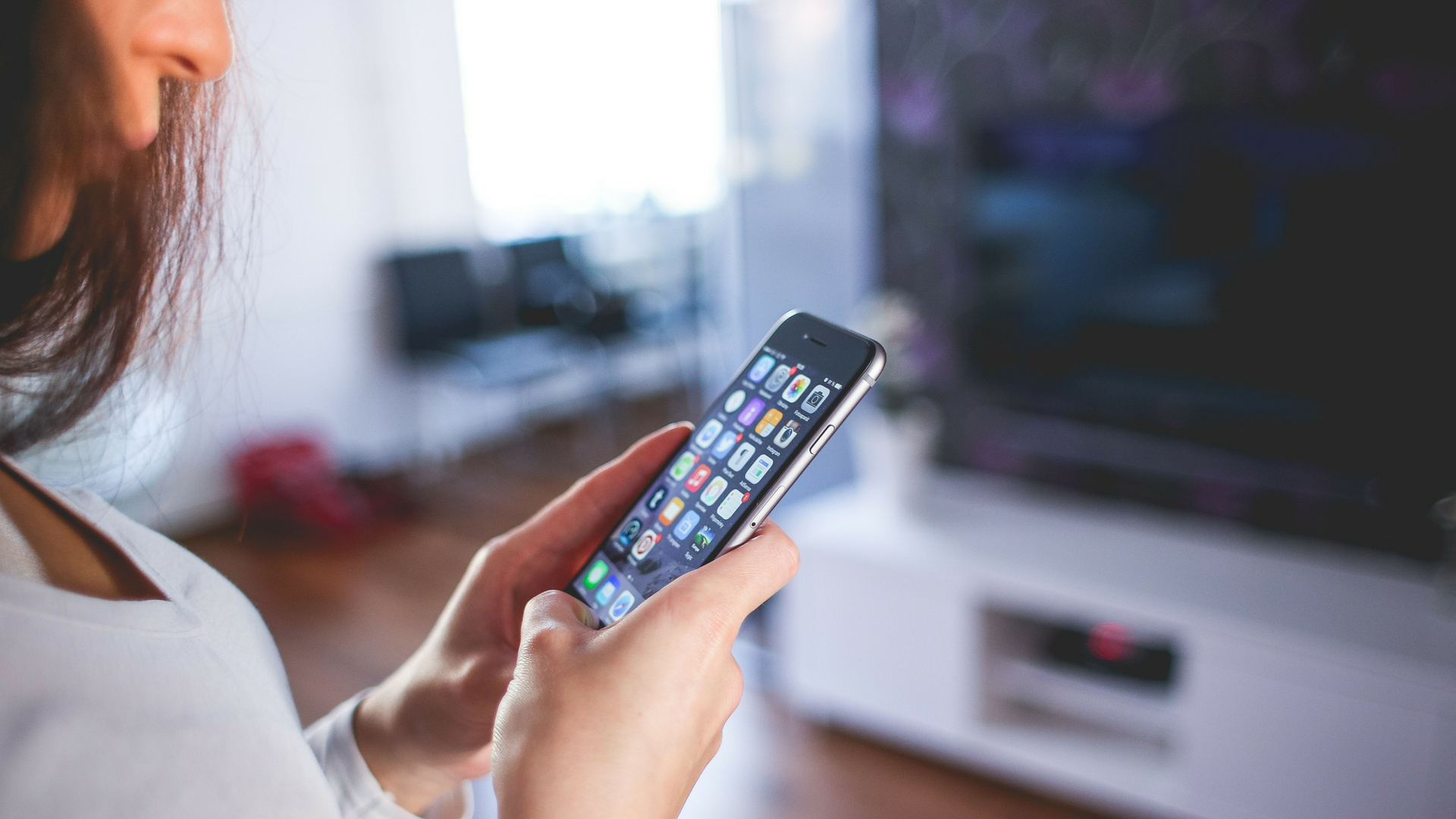 Tired of mobile network issues indoors? A new visible light communication technique may be the answer