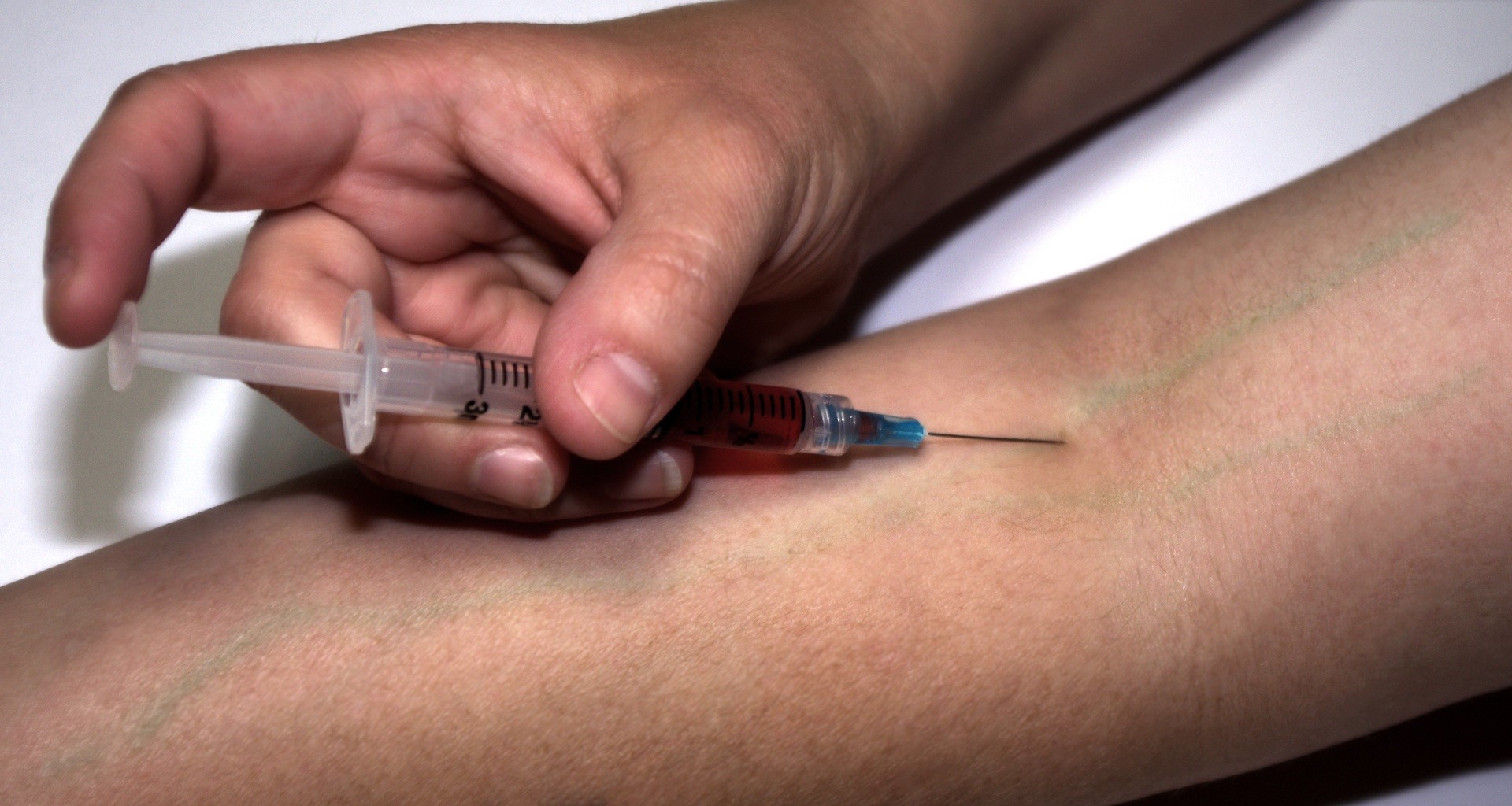 Vibrations for Painless Injections