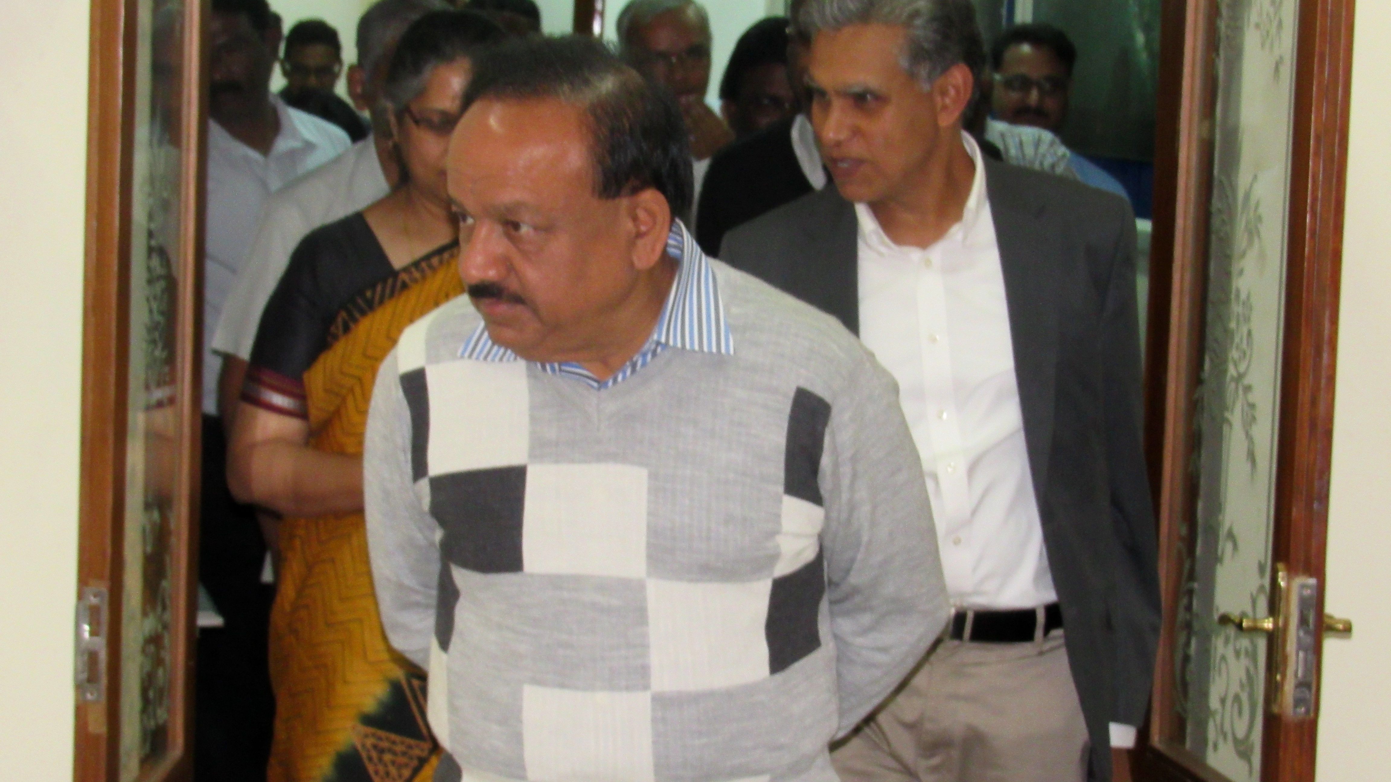 Dr. Harsh Vardhan pledges to stop using single-use plastics, the country to stop by 2022.
