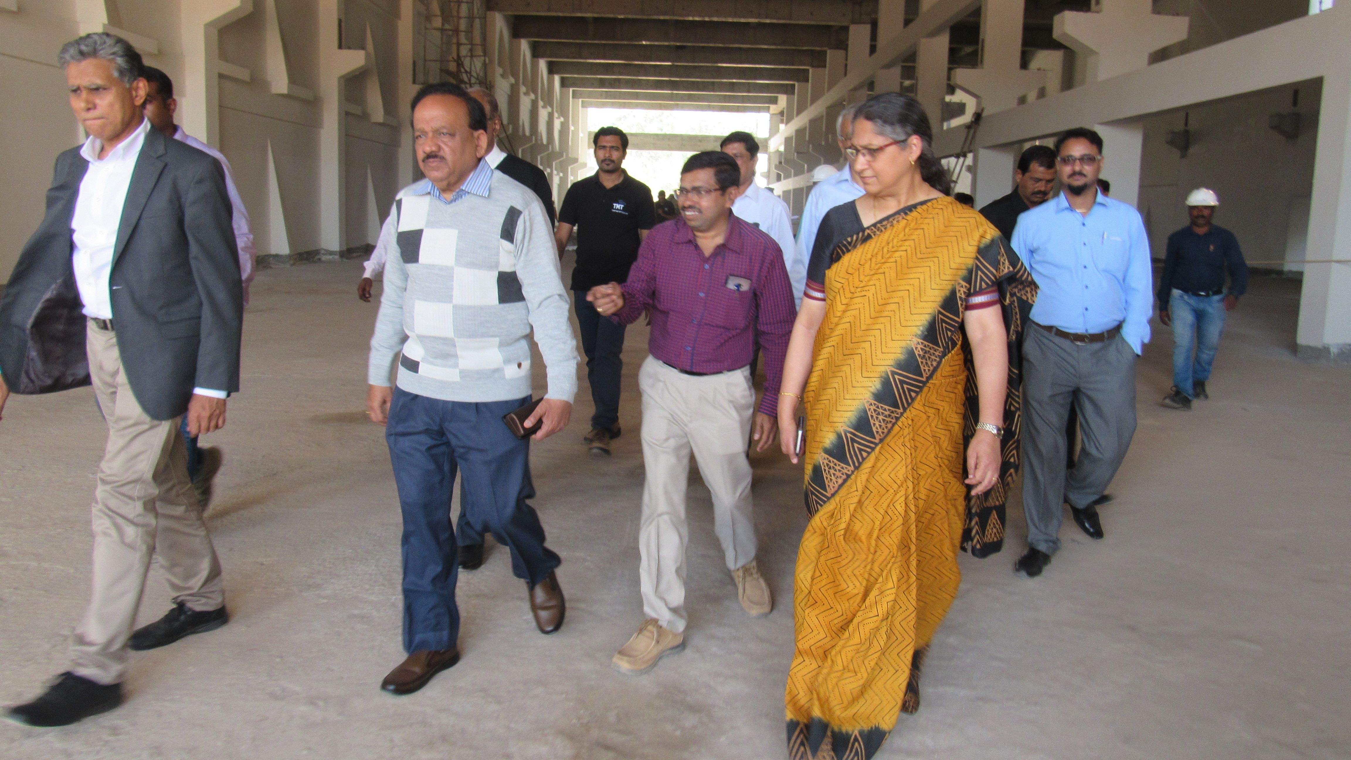 Dr. Harsh Vardhan visits CREST and Thirty Meter Telescope Optics fabrication facility at Hosakote, Bengaluru