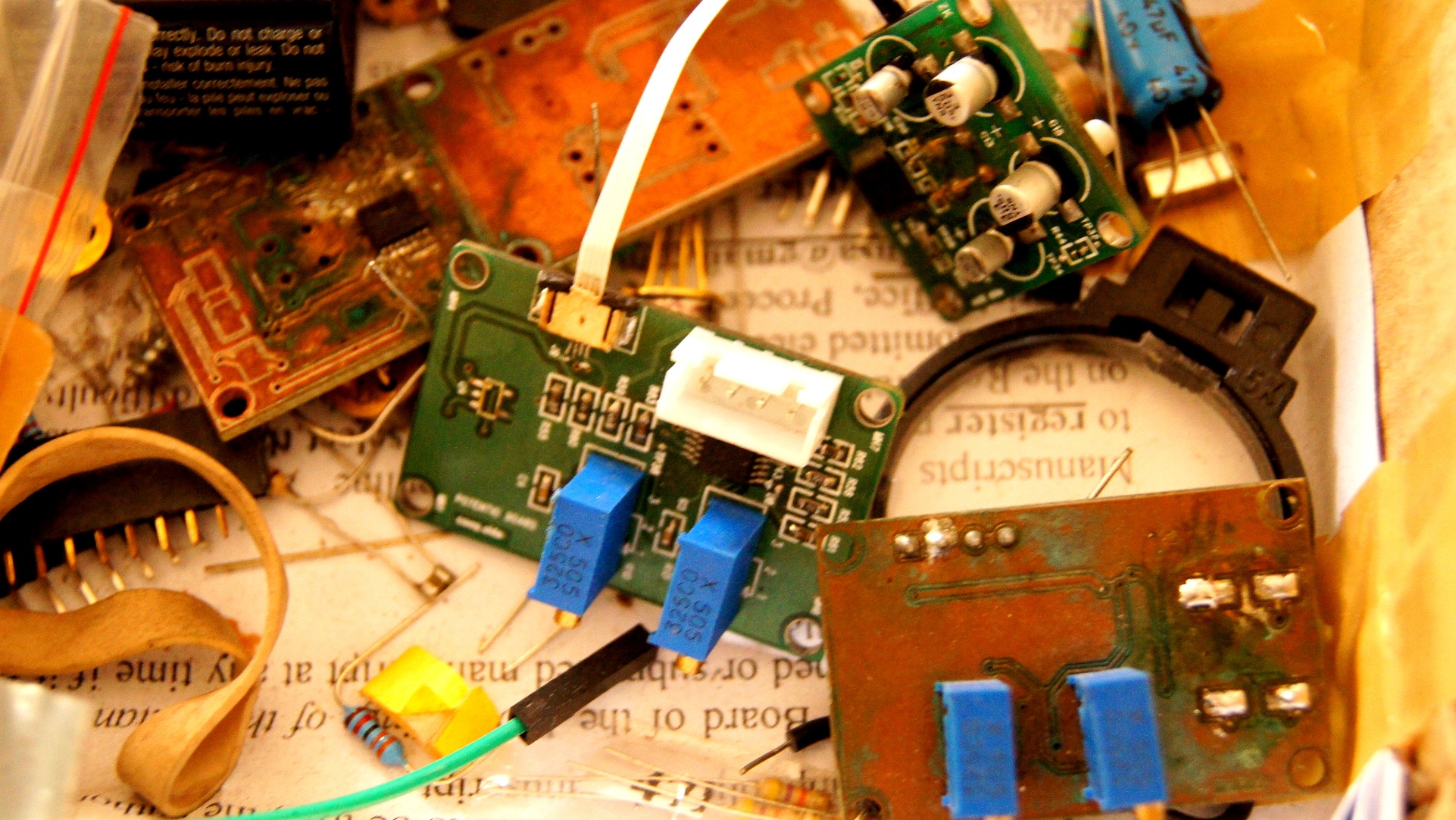 Scientists design a grinder to solve the problem of E-waste