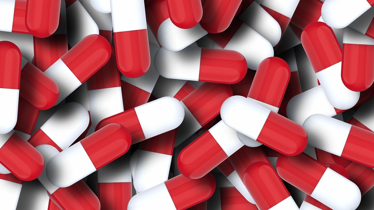 Old wine in a new bottle: Improvising traditional antibiotics with nanotechnology to kill drug resistant bacteria