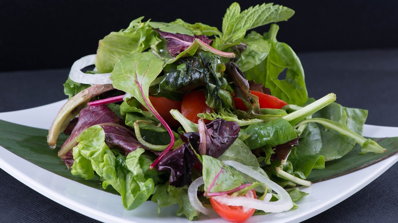 How does Salmonella trickle up to poison your salad?